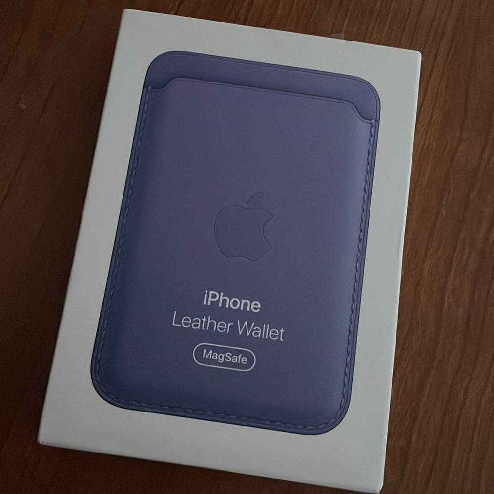 Apple MagSafe Wallet Wisteria New Open Box